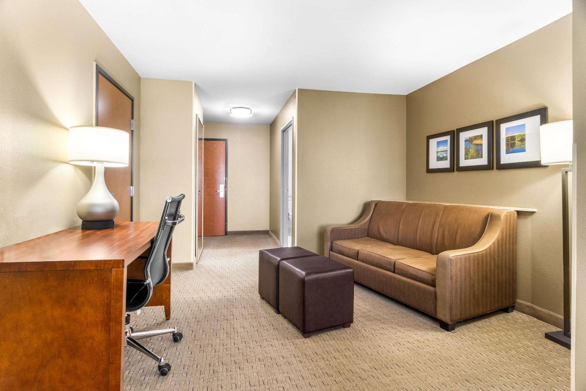 Comfort Suites Mount Vernon Exterior photo