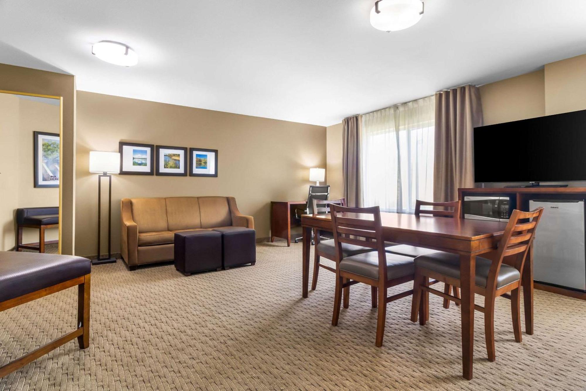 Comfort Suites Mount Vernon Exterior photo