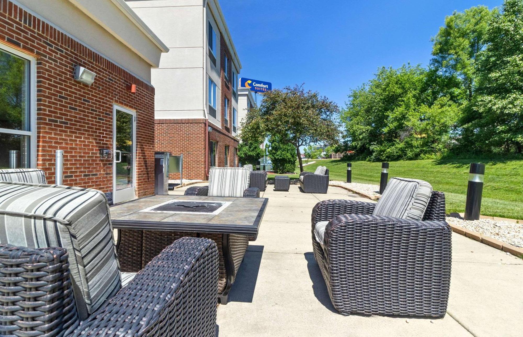 Comfort Suites Mount Vernon Exterior photo