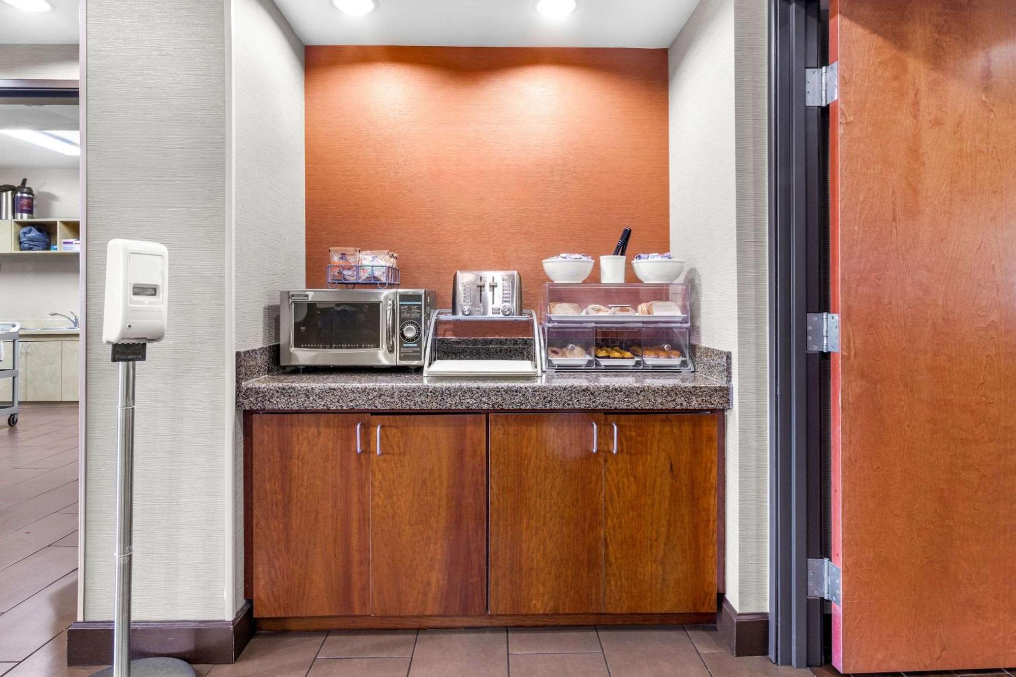 Comfort Suites Mount Vernon Exterior photo