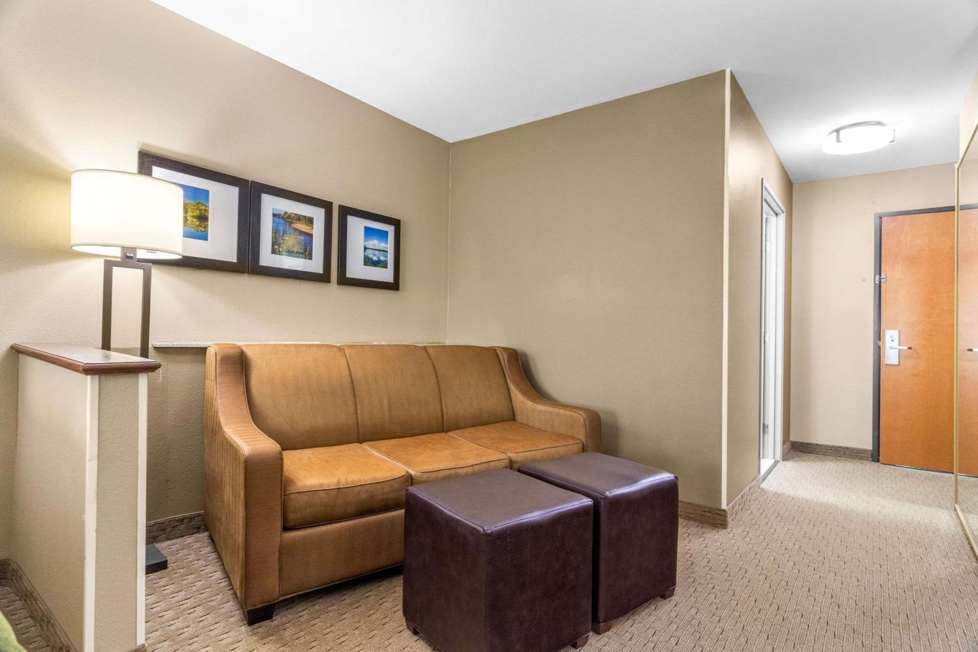 Comfort Suites Mount Vernon Exterior photo